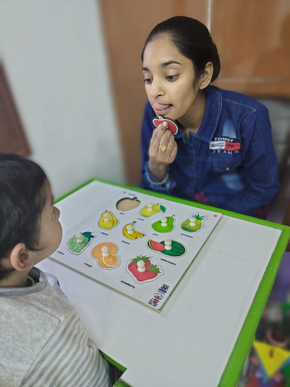 Should an Autistic child get therapy from the same Therapist or not?